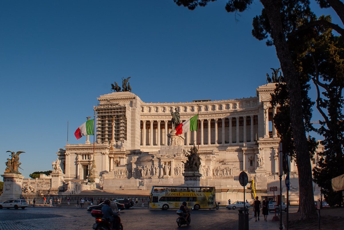 Piazza Venezia_bus.jpg